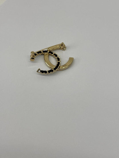 CC LOGO CRYSTAL AND LEATHER CHAIN GOLD TONE BROOCH