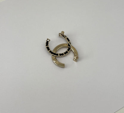 CC LOGO CRYSTAL AND LEATHER CHAIN GOLD TONE BROOCH