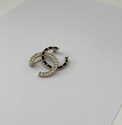 CC LOGO CRYSTAL AND LEATHER CHAIN GOLD TONE BROOCH