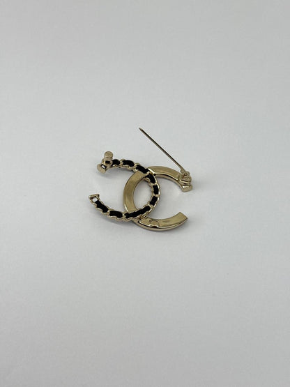 CC LOGO CRYSTAL AND LEATHER CHAIN GOLD TONE BROOCH