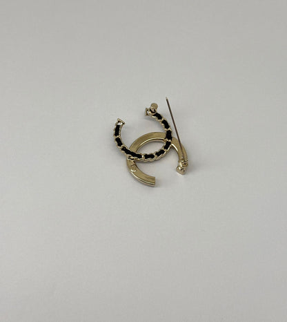 CC LOGO CRYSTAL AND LEATHER CHAIN GOLD TONE BROOCH