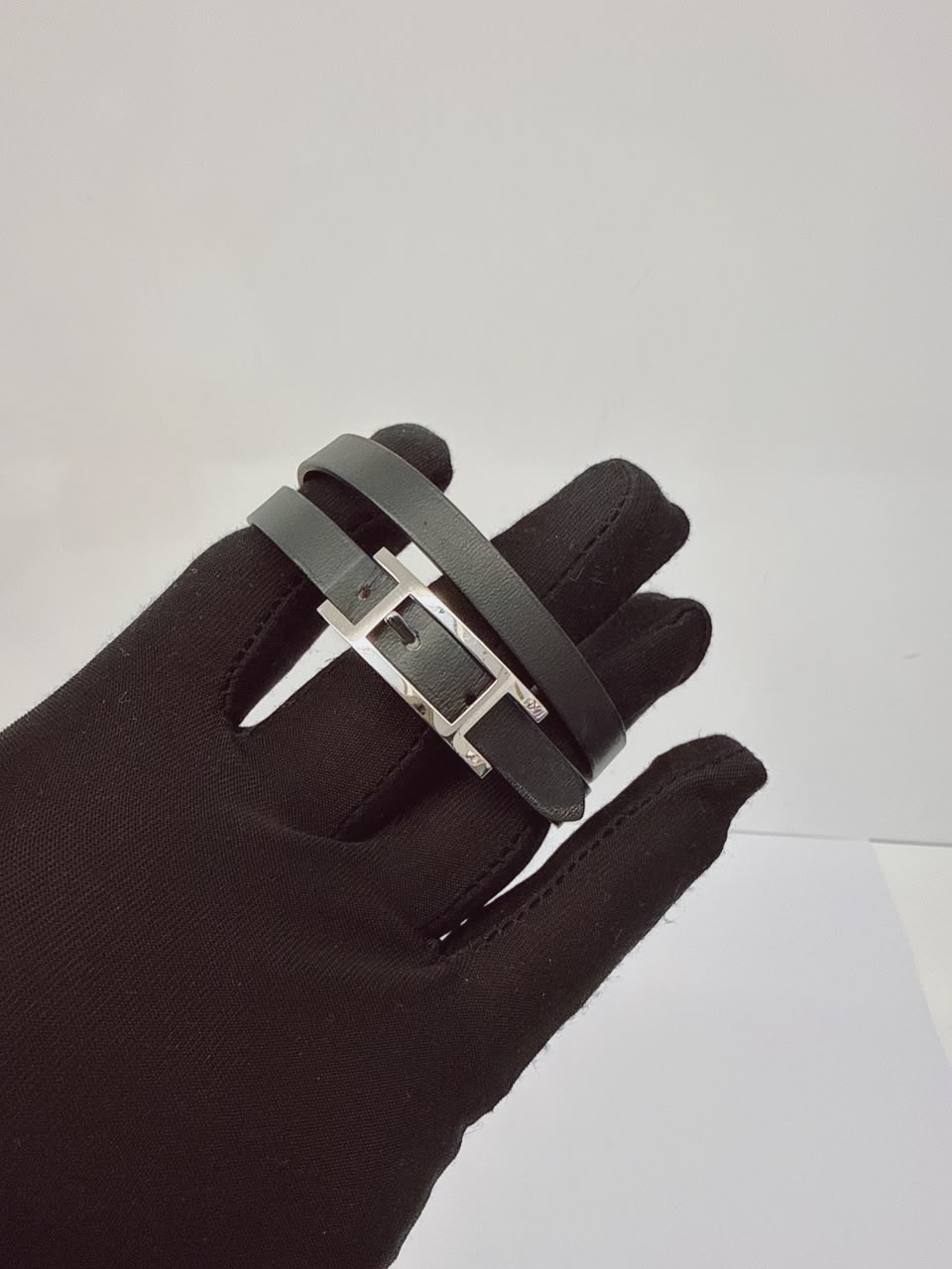 BLACK LEATHER BEHAPI DOUBLE TOUR BRACELET SILVER HARDWARE