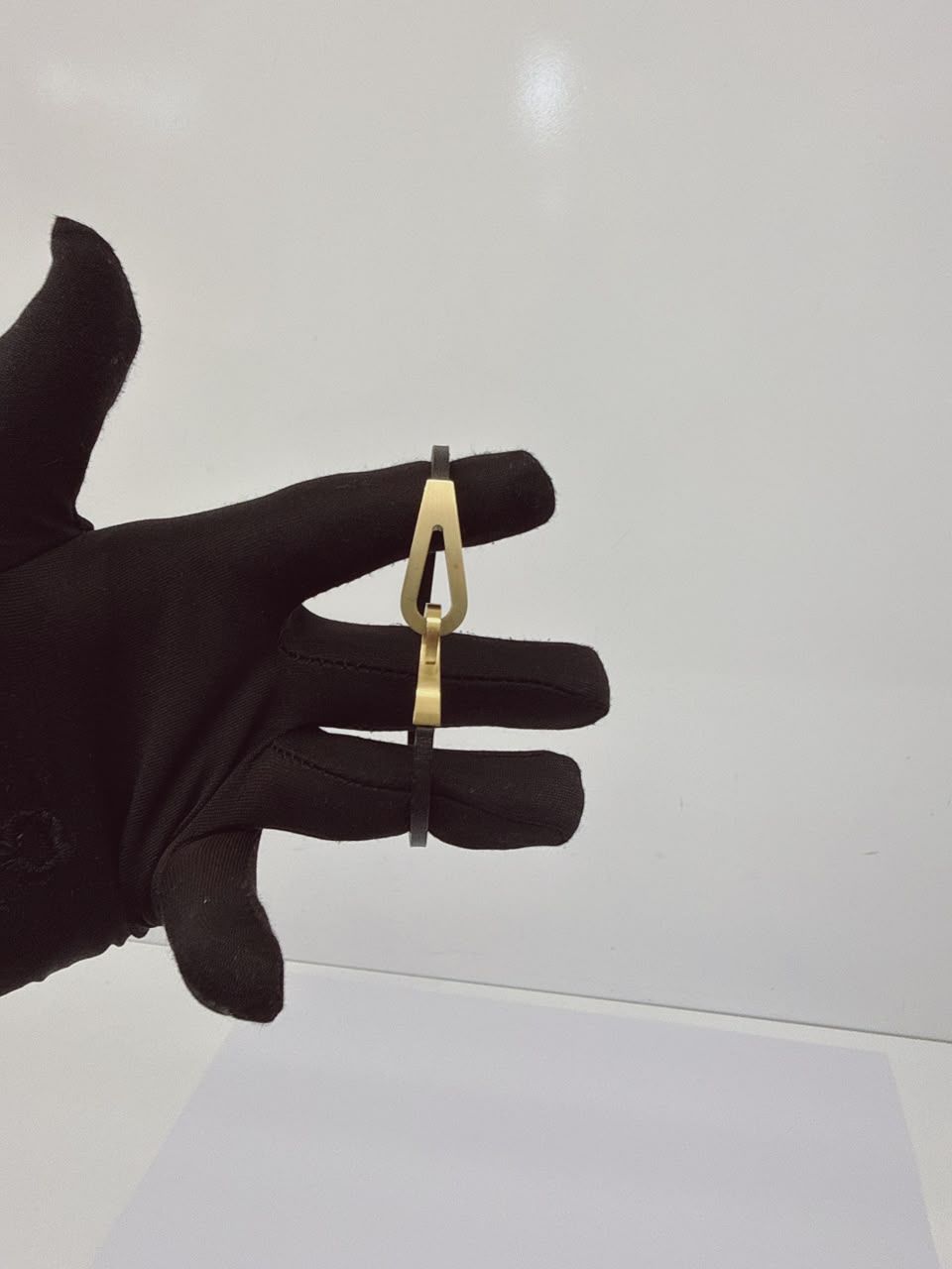 BLACK JUMBO HOOK BRACELET GOLD TONE HARDWARE