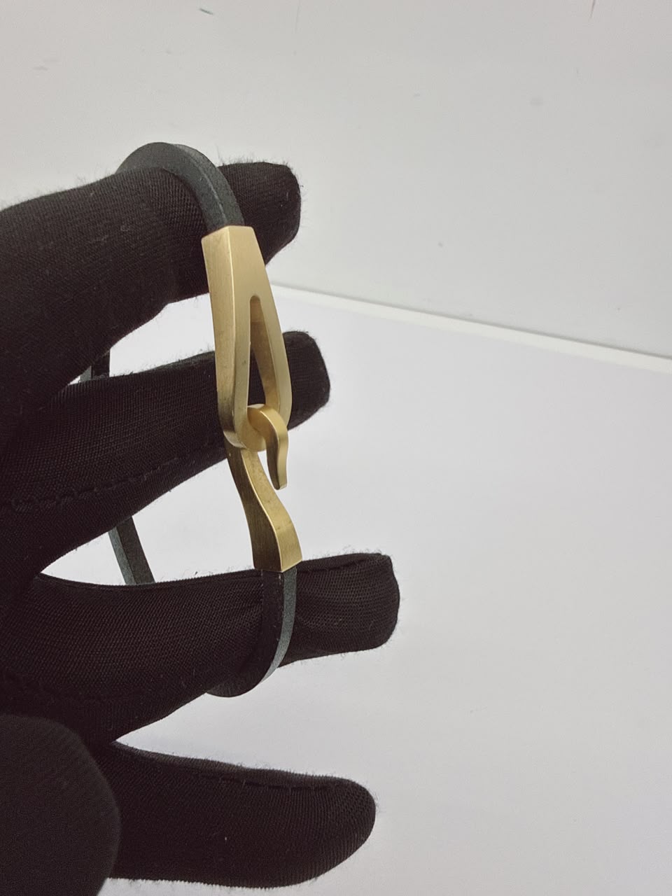 BLACK JUMBO HOOK BRACELET GOLD TONE HARDWARE