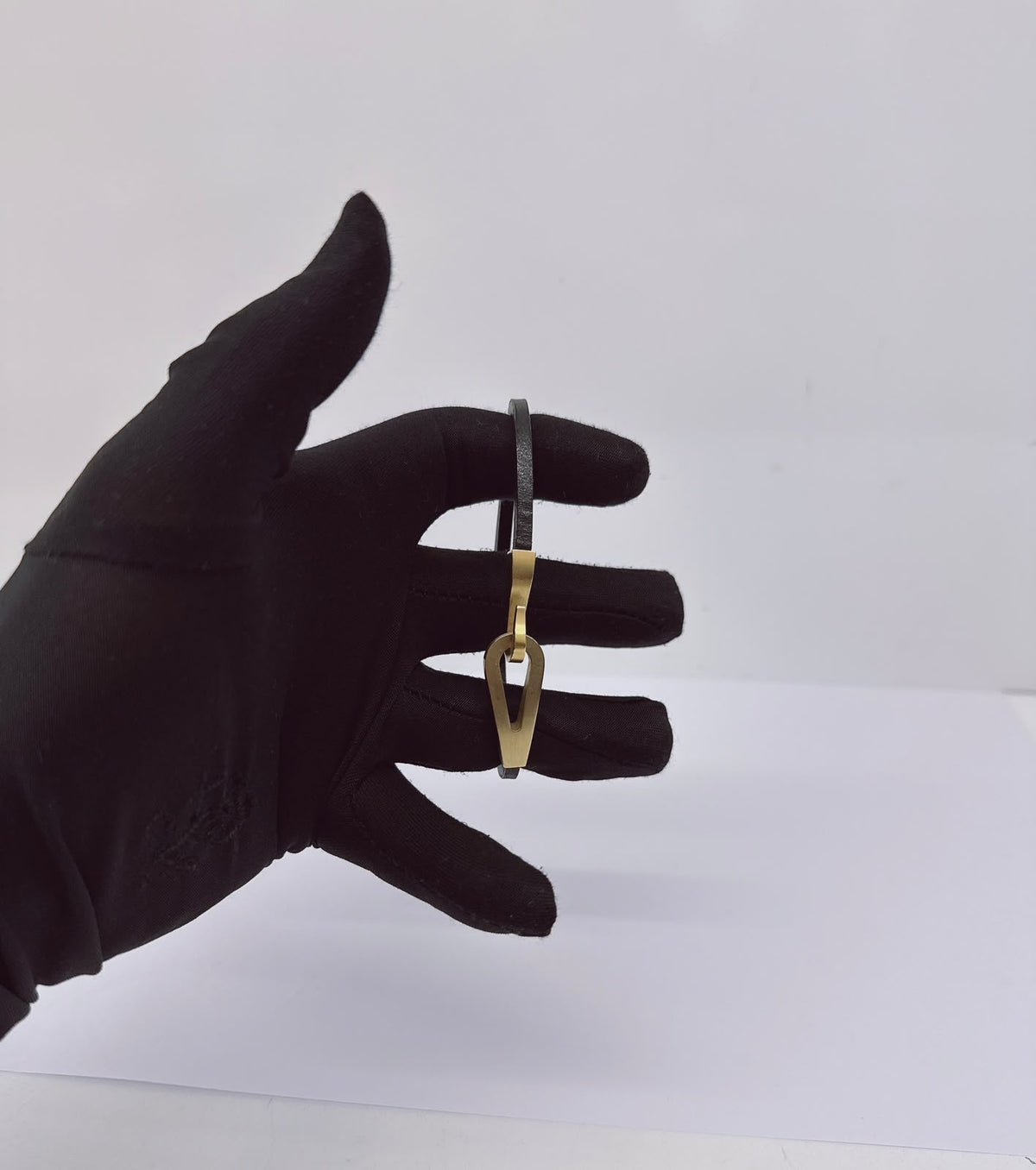 BLACK JUMBO HOOK BRACELET GOLD TONE HARDWARE