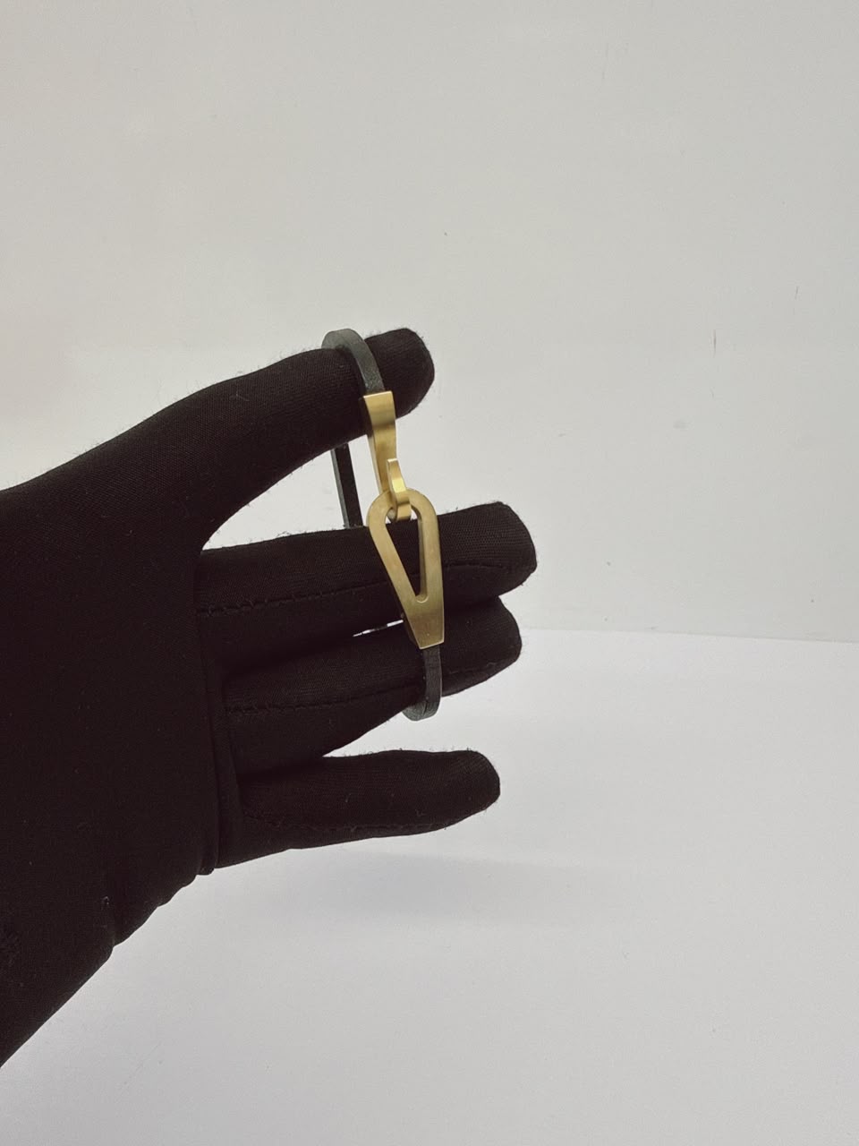 BLACK JUMBO HOOK BRACELET GOLD TONE HARDWARE