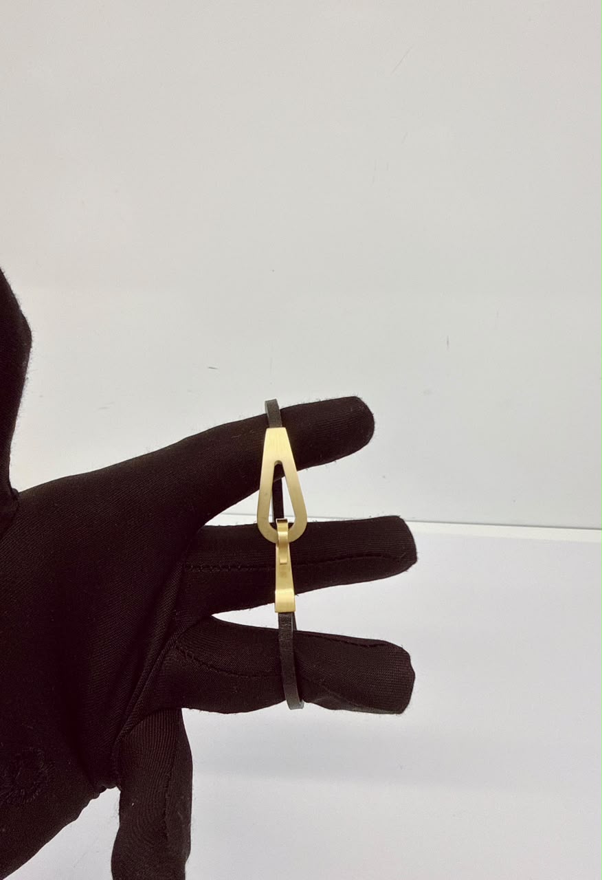 BLACK JUMBO HOOK BRACELET GOLD TONE HARDWARE