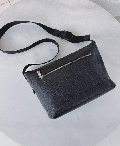 BLACK GRAVITY LEATHER SMALL DIOR JETT MESSENGER BAG
