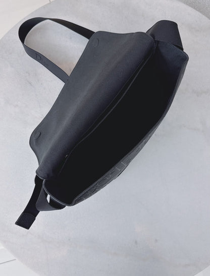 BLACK GRAVITY LEATHER SMALL DIOR JETT MESSENGER BAG