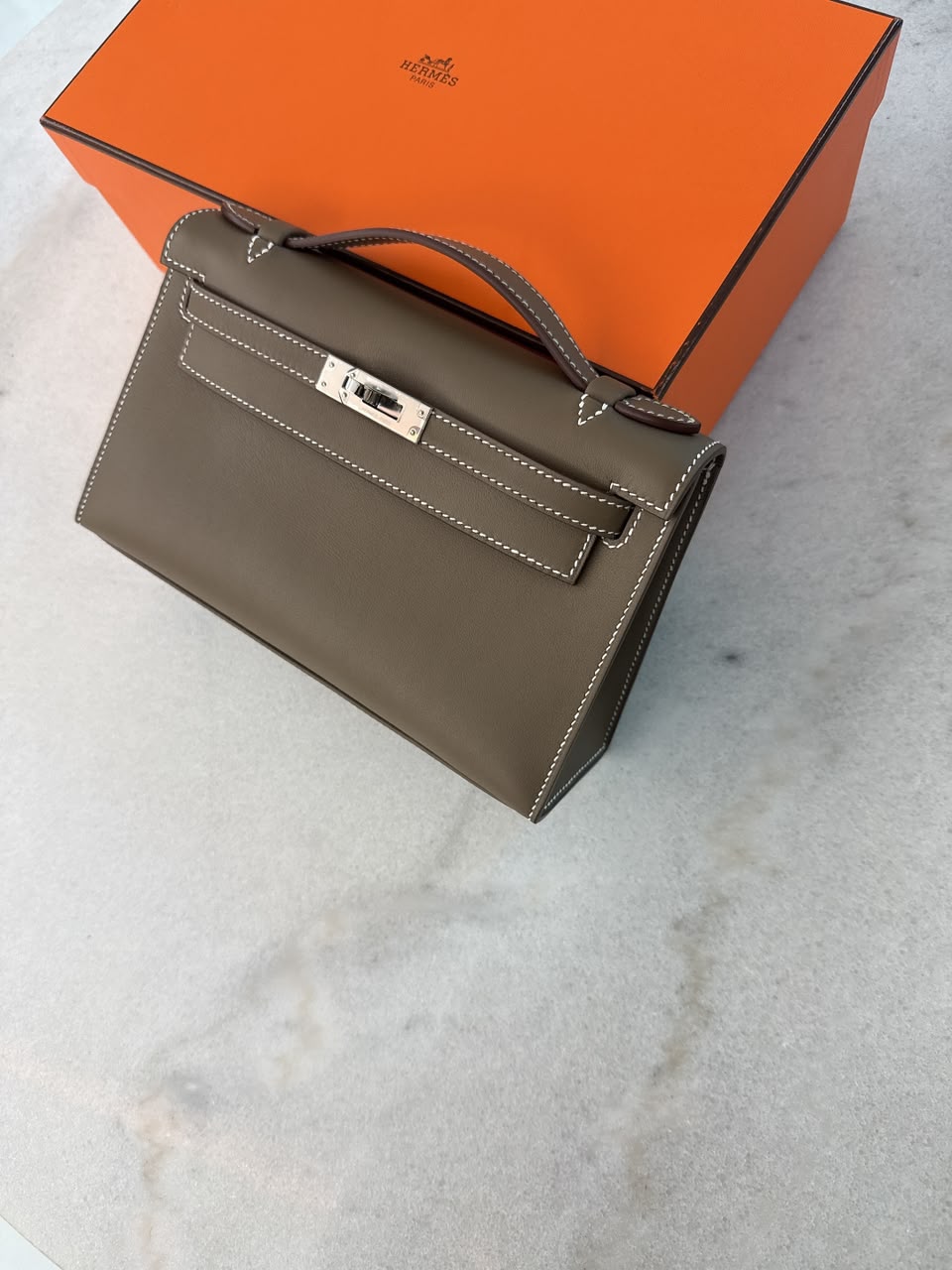 ETOUPE KELLY POCHETTE SWIFT LEATHER PALLADIUM HARDWARE