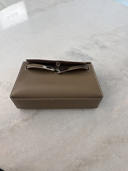 ETOUPE KELLY POCHETTE SWIFT LEATHER PALLADIUM HARDWARE
