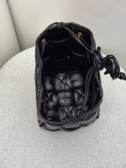BLACK PLISSE INTRECCIATO LEATHER SMALL CASSETTE BUCKET BAG