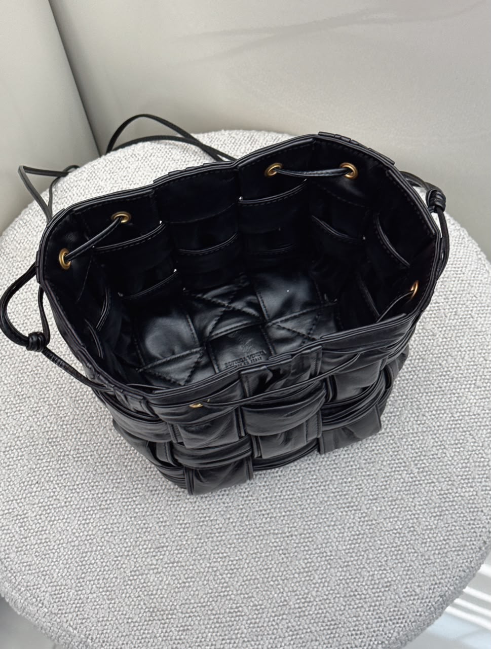 BLACK PLISSE INTRECCIATO LEATHER SMALL CASSETTE BUCKET BAG