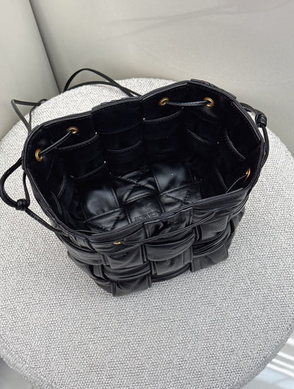 BLACK PLISSE INTRECCIATO LEATHER SMALL CASSETTE BUCKET BAG