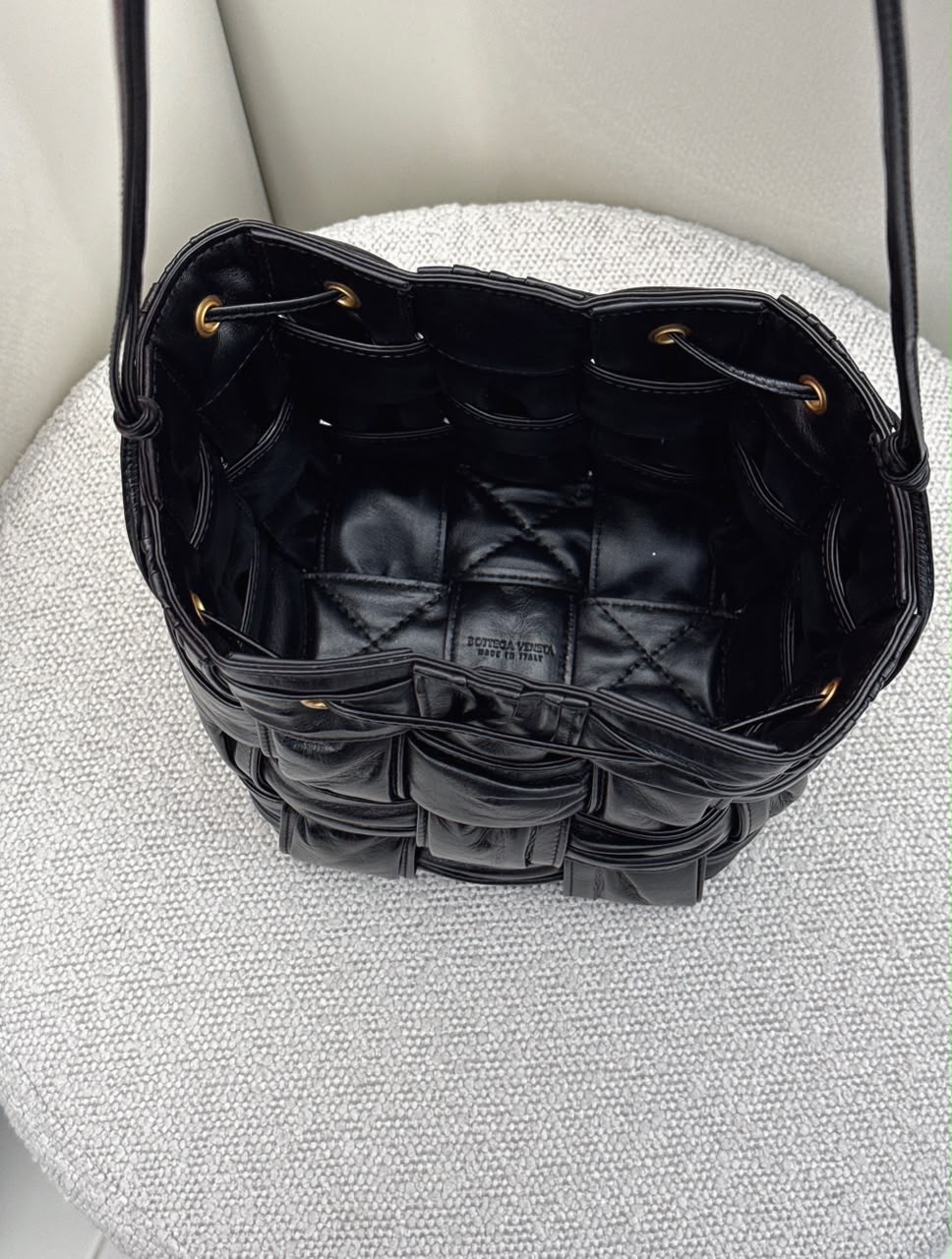 BLACK PLISSE INTRECCIATO LEATHER SMALL CASSETTE BUCKET BAG