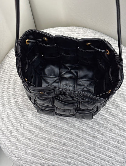 BLACK PLISSE INTRECCIATO LEATHER SMALL CASSETTE BUCKET BAG