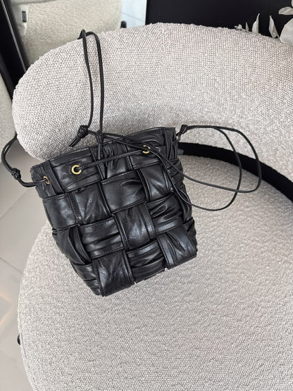 BLACK PLISSE INTRECCIATO LEATHER SMALL CASSETTE BUCKET BAG