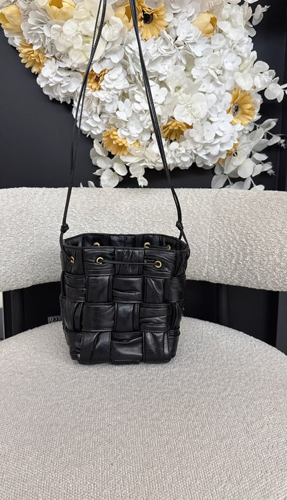 BLACK PLISSE INTRECCIATO LEATHER SMALL CASSETTE BUCKET BAG