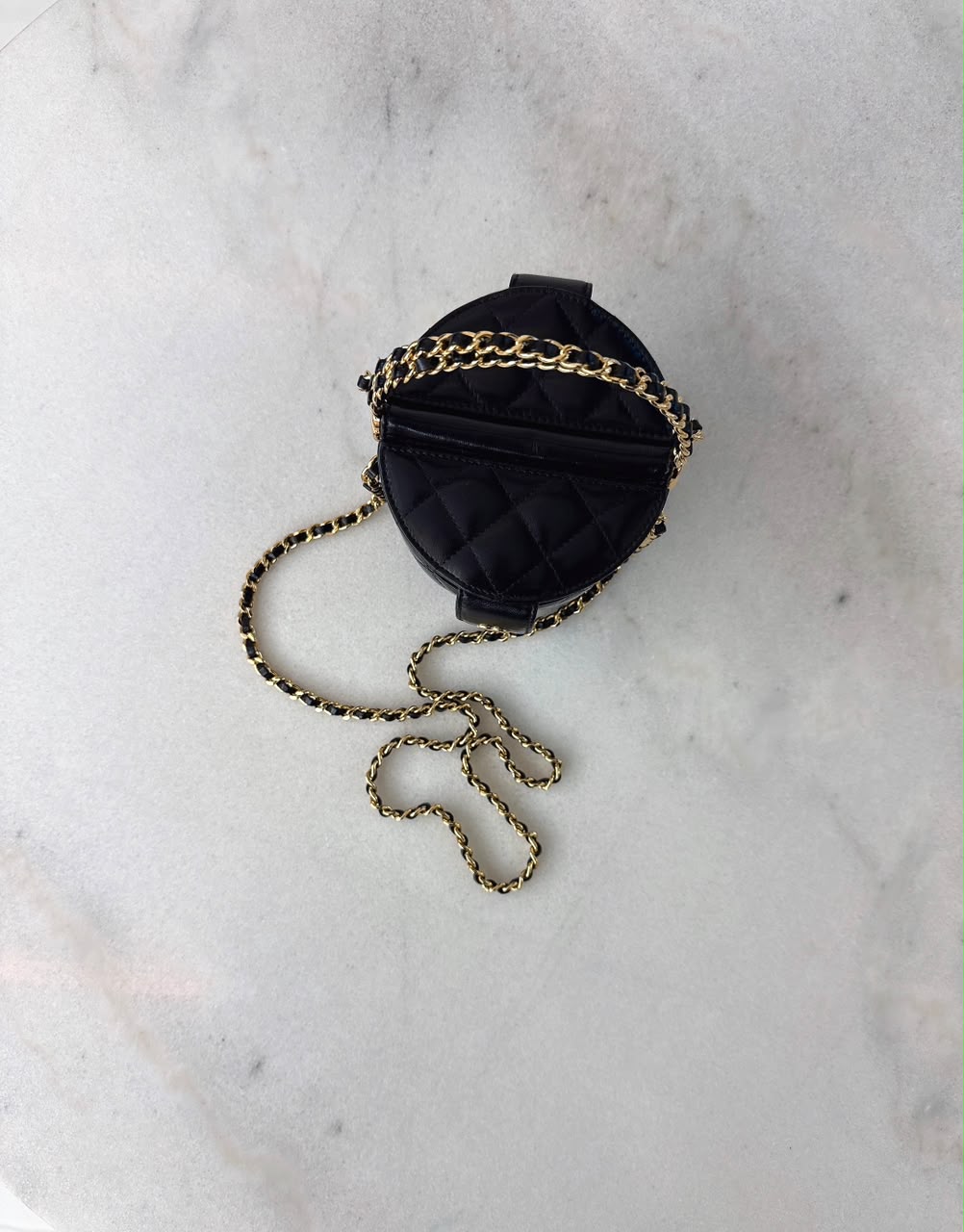 BLACK LEATHER ROUND TOP HANDLE VANITY BAG