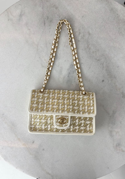 GOLD AND WHITE METALLIC LAMBSKIN VISCOSE WOVEN MEDIUM FLAP  BAG