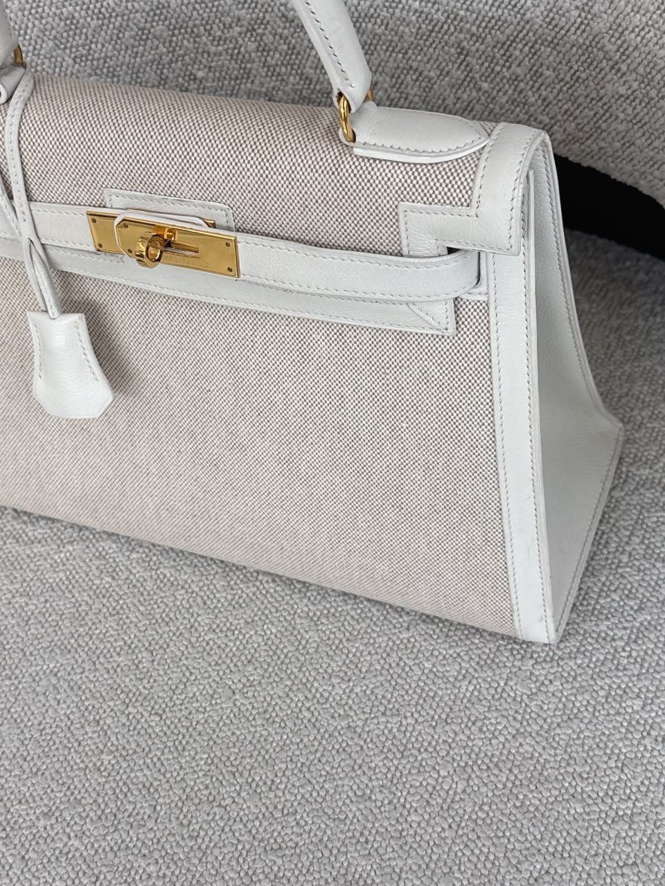 BEIGE CANVAS AND WHITE LEATHER KELLY SELLIER 28 GOLD HARDWARE