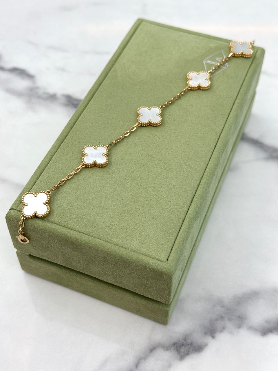18K YELLOW GOLD AND WHITE MOTHER OF PEARL 5 MOTIFS VINTAGE ALHAMBRA BRACELET