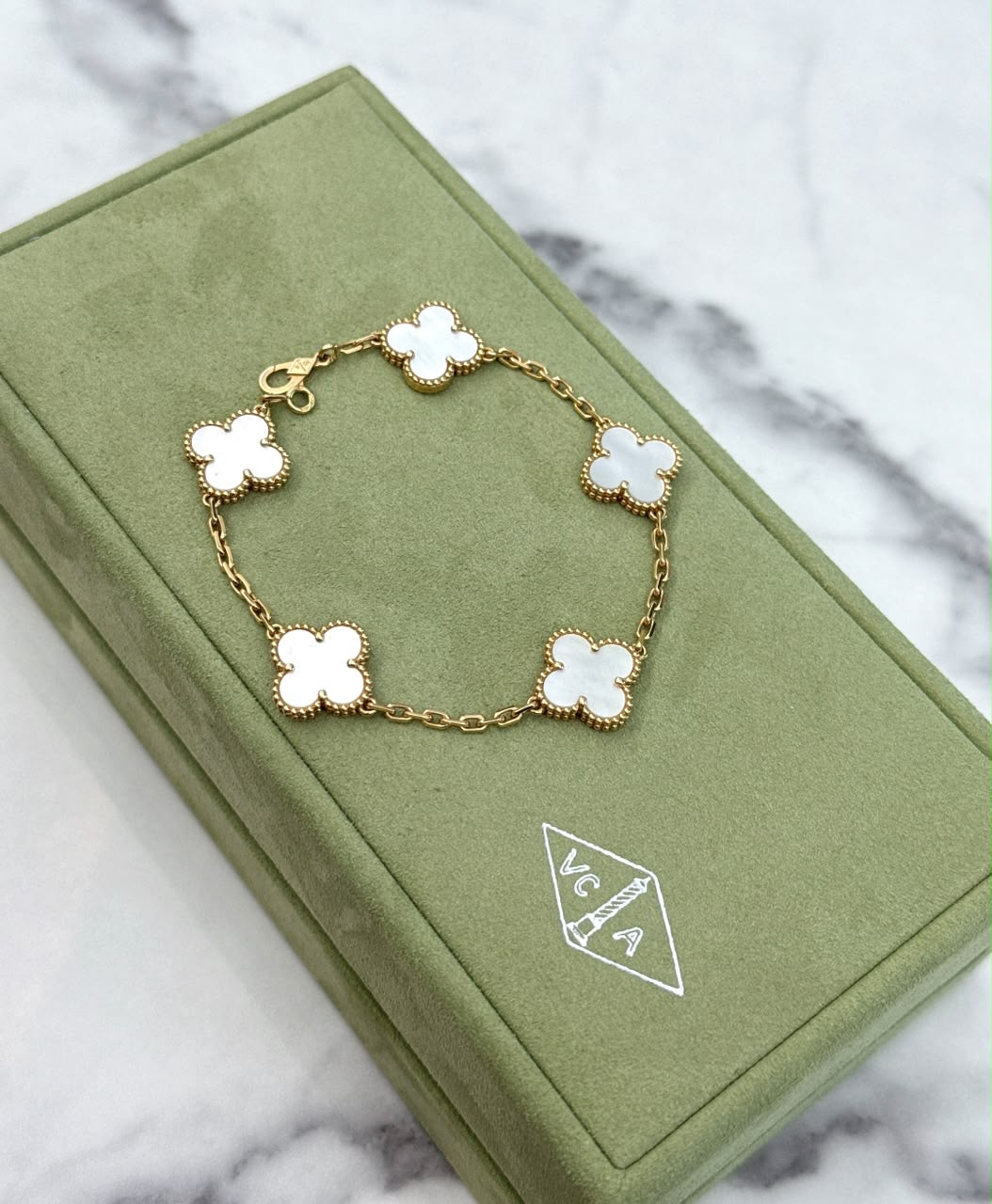 18K YELLOW GOLD AND WHITE MOTHER OF PEARL 5 MOTIFS VINTAGE ALHAMBRA BRACELET
