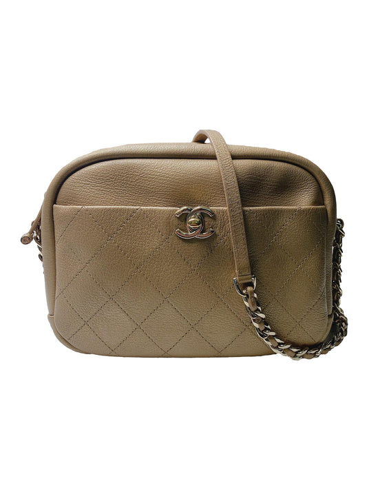 BEIGE GOATSKIN QUILTED SMALL CASUAL TRIP CAMERA CASE
