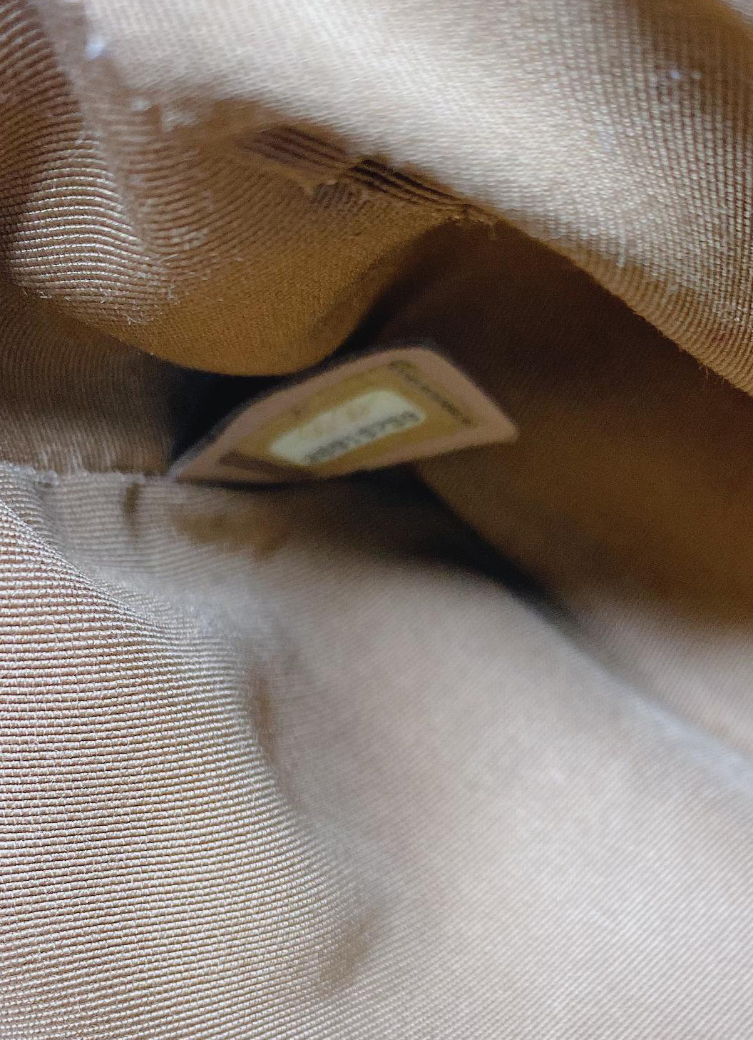 BEIGE GOATSKIN QUILTED SMALL CASUAL TRIP CAMERA CASE