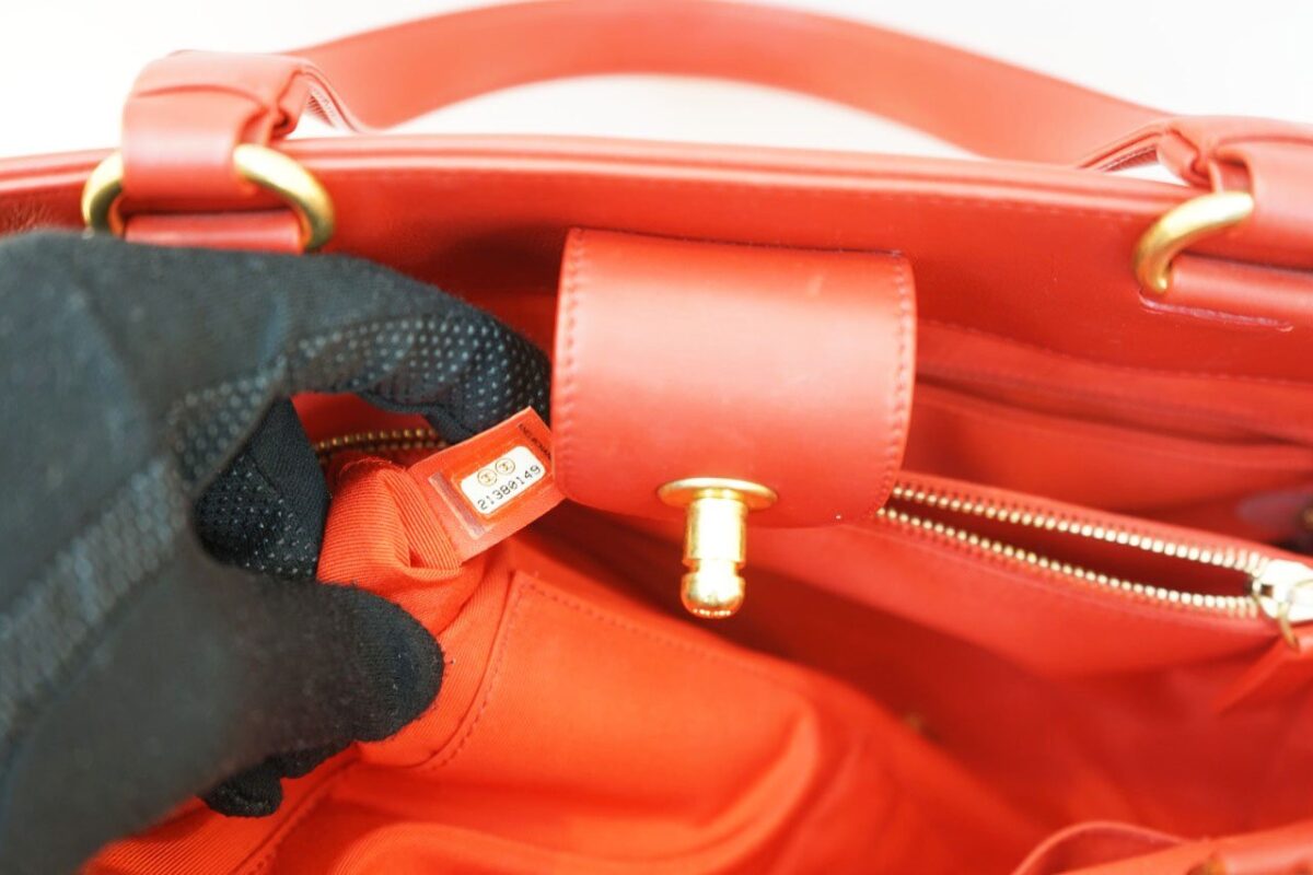 RED CALFSKIN QUILTED LEATHER LARGE BOY SHOPPING TOTE BAG