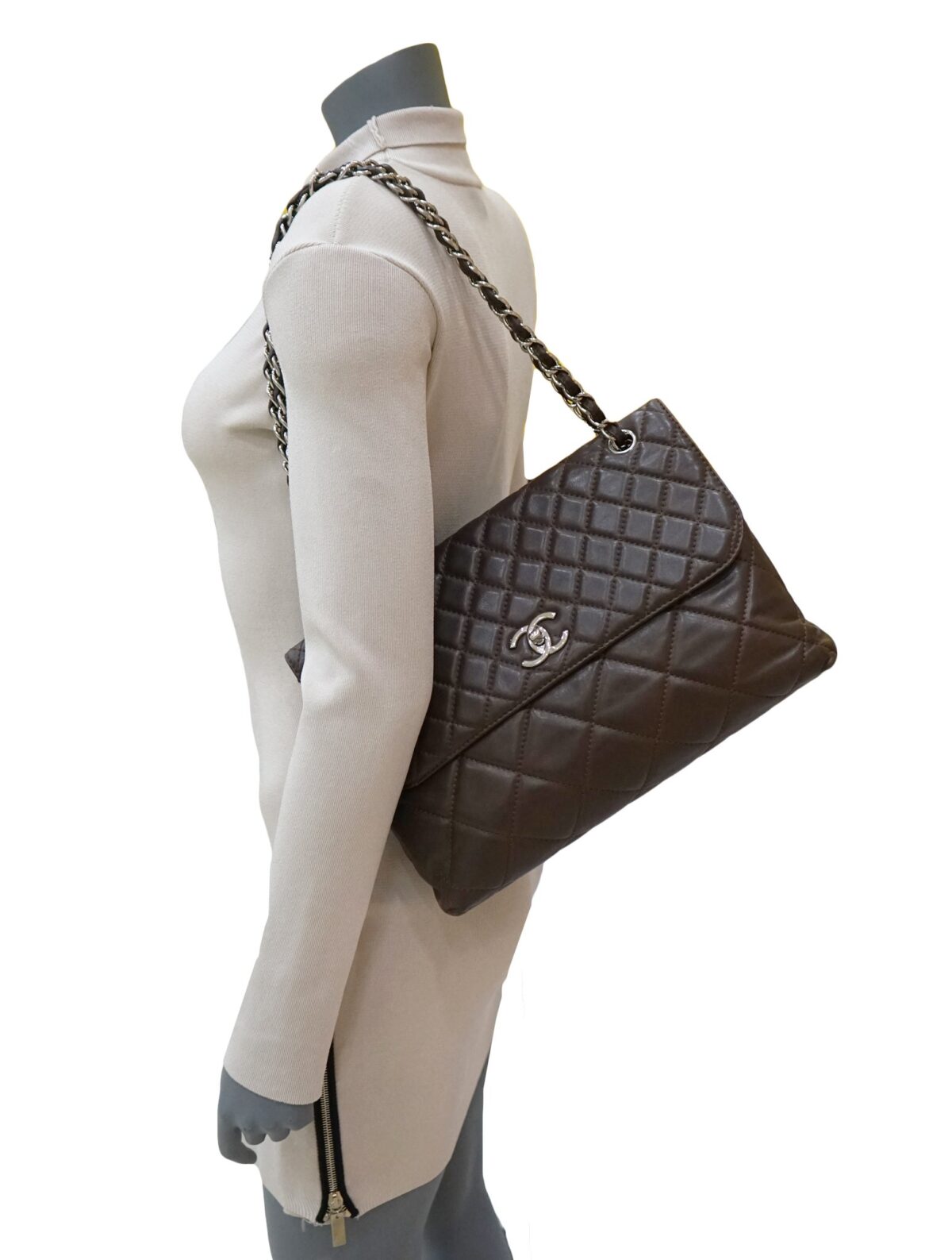 QUILTED LAMSBKIN LEATHER BUSINESS FLAP BAG