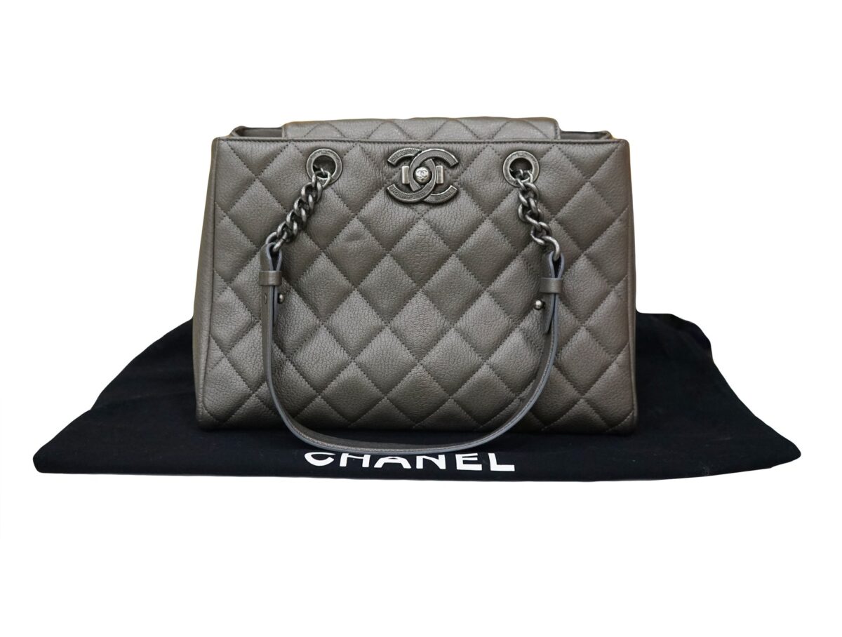 METALLIC VINTAGE CC CHAIN TOTE BAG