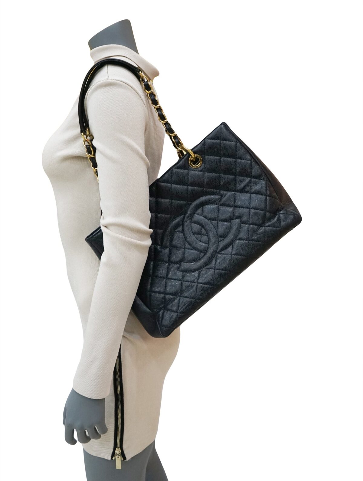 QUILTED CAVIAR LEATHER GST BAG