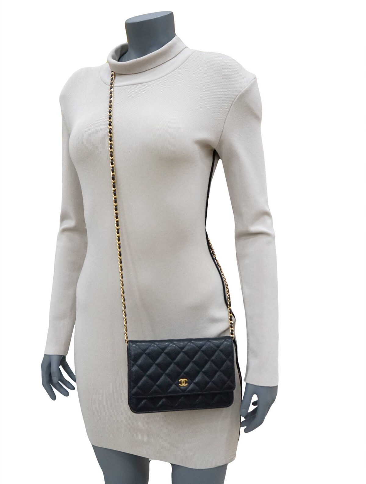 BLACK CAVIAR LEATHER WALLET ON CHAIN