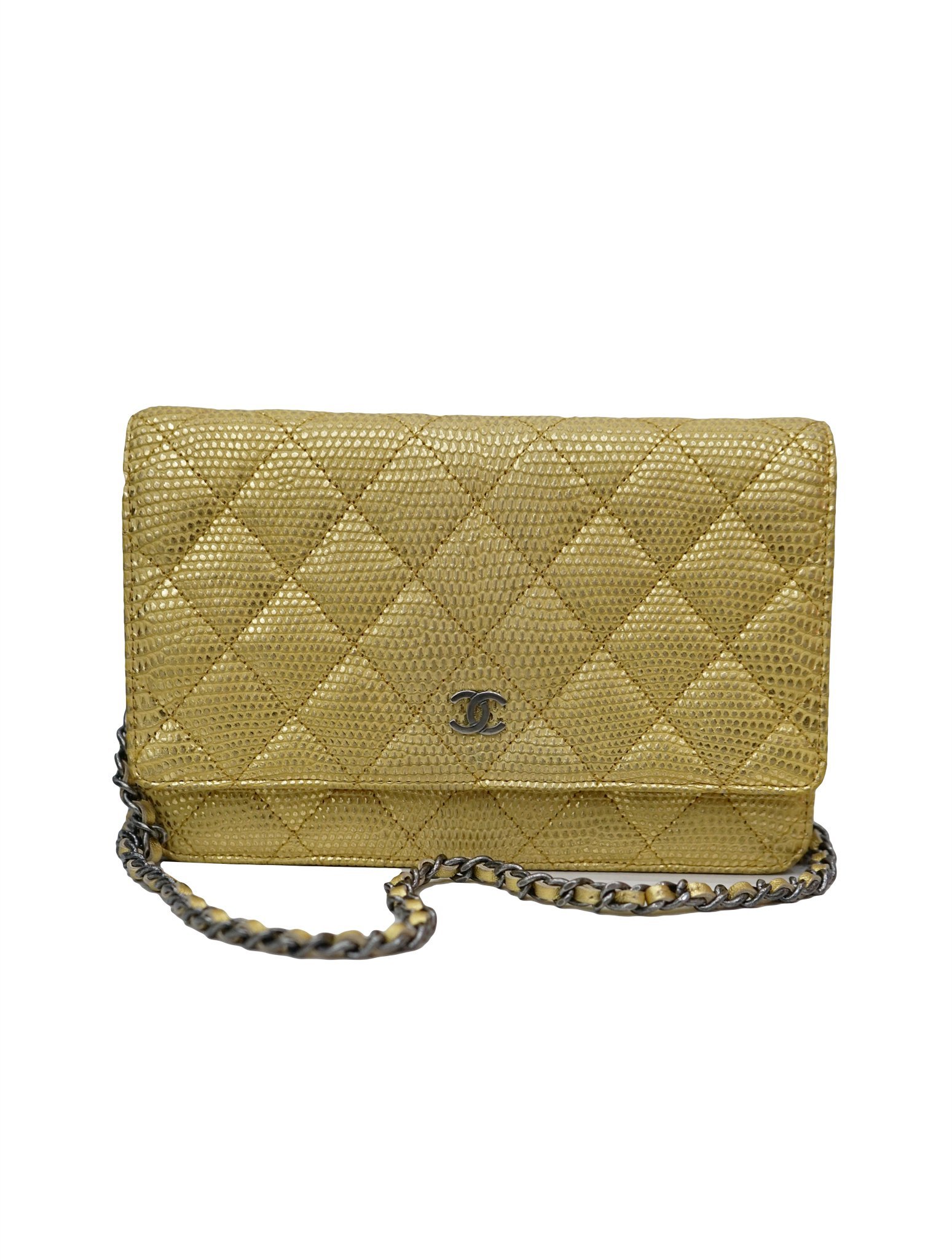 CHANEL Jumbo Double Flap Caviar Quilted Shoulder bag Pink