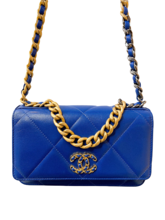 BLUE LEATHER CHANEL19 WALLET ON CHAIN
