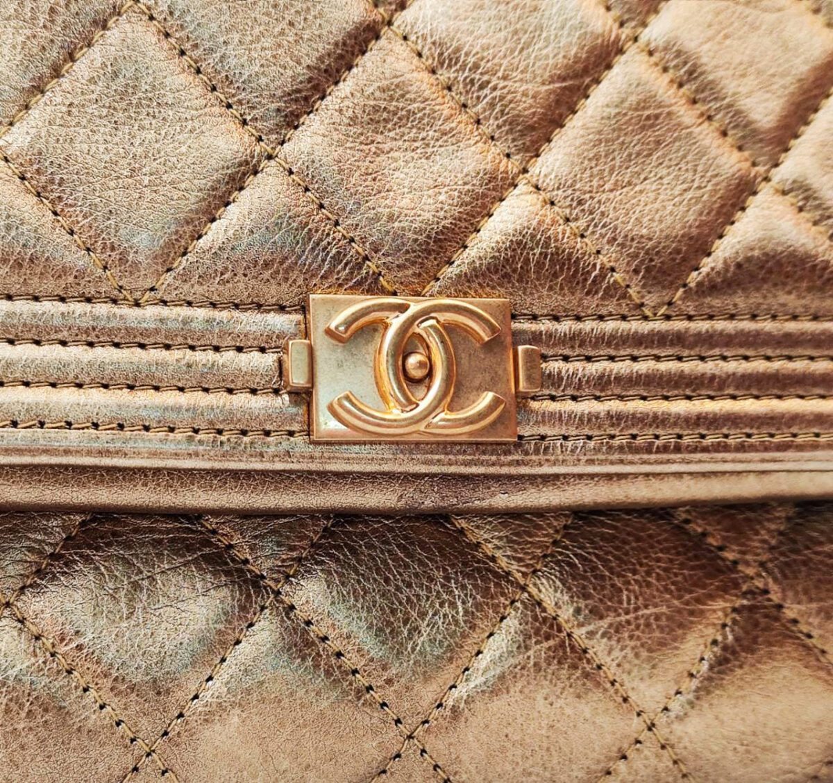 GOLD METALLIC FOLD BOY OVER CLUTCH BAG