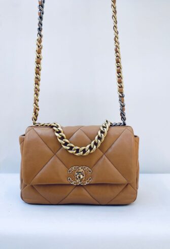 CARAMEL LAMBSKIN LETAHER CHANEL19 SHOULDER BAG