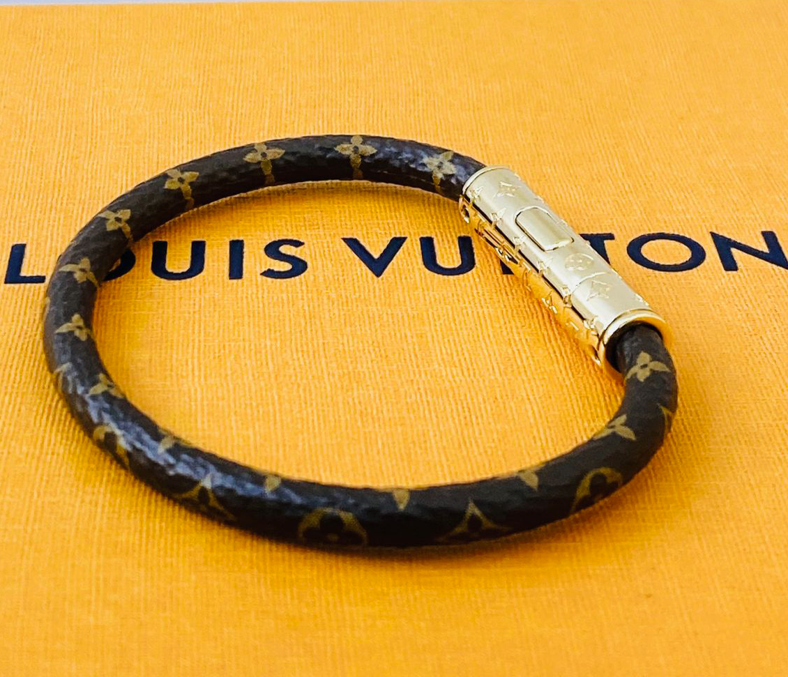 LOUIS VUITTON LV Confidential Bracelet Brown Monogram. Size 19