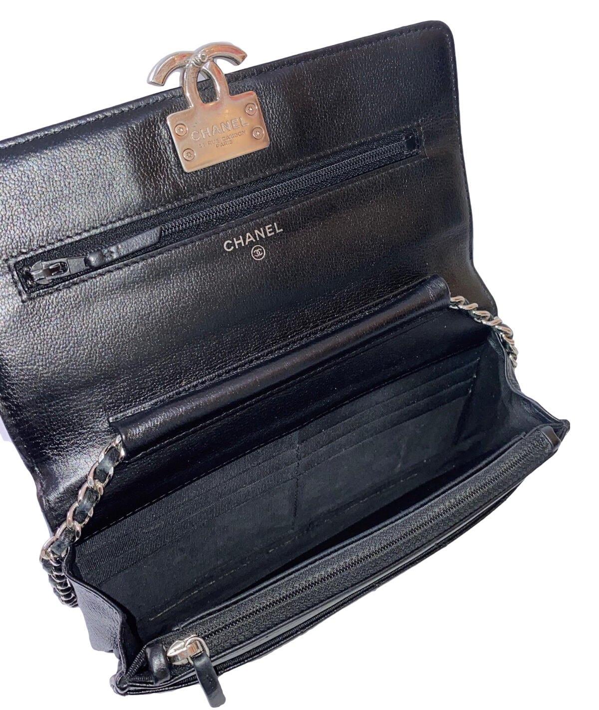 BLACK GRAINED CALFSKIN LEATHER URBAN COMPANION WALLET ON CHAIN