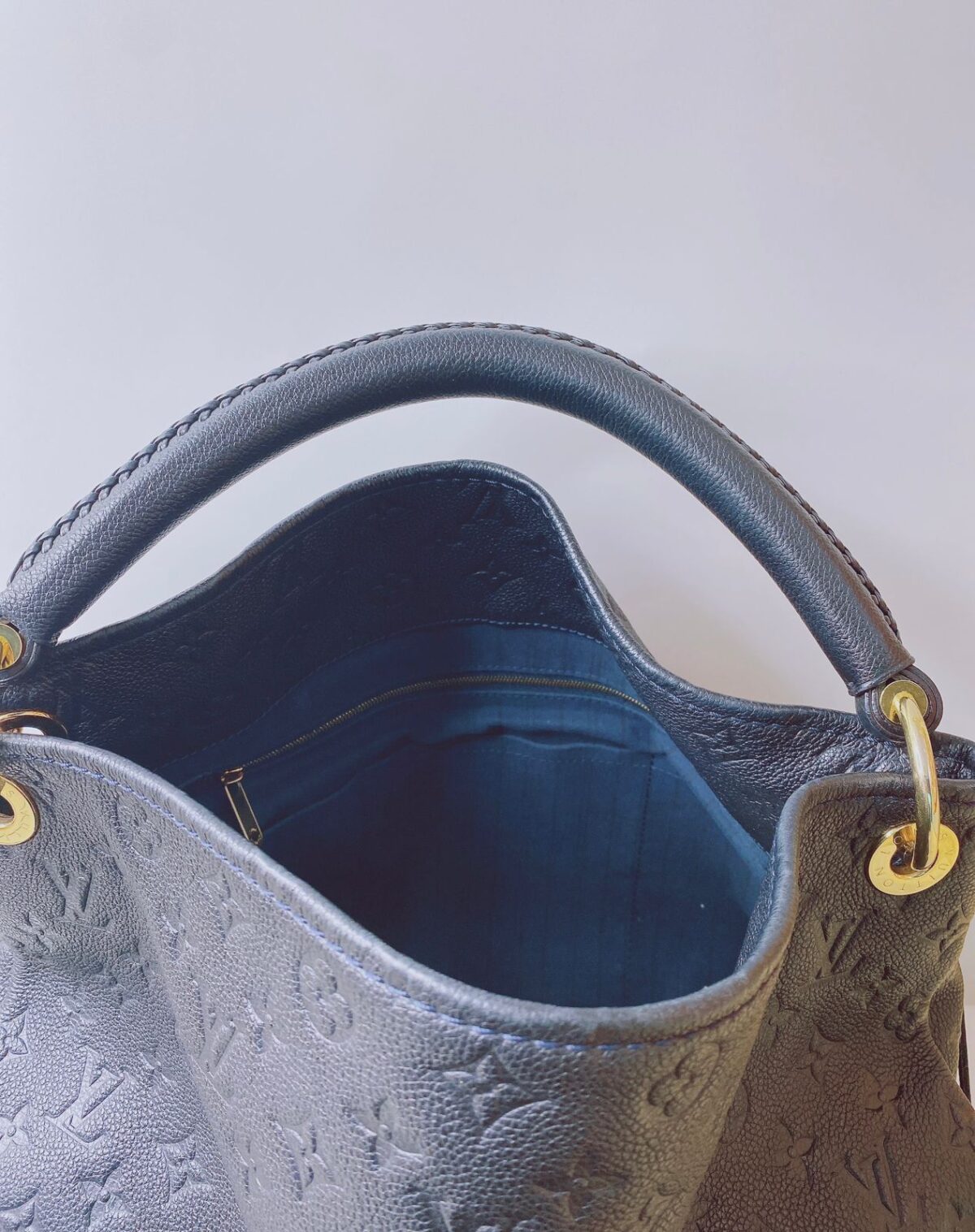 NAVY BLUE EMPREINTE LEATHER ARTSY MM BAG