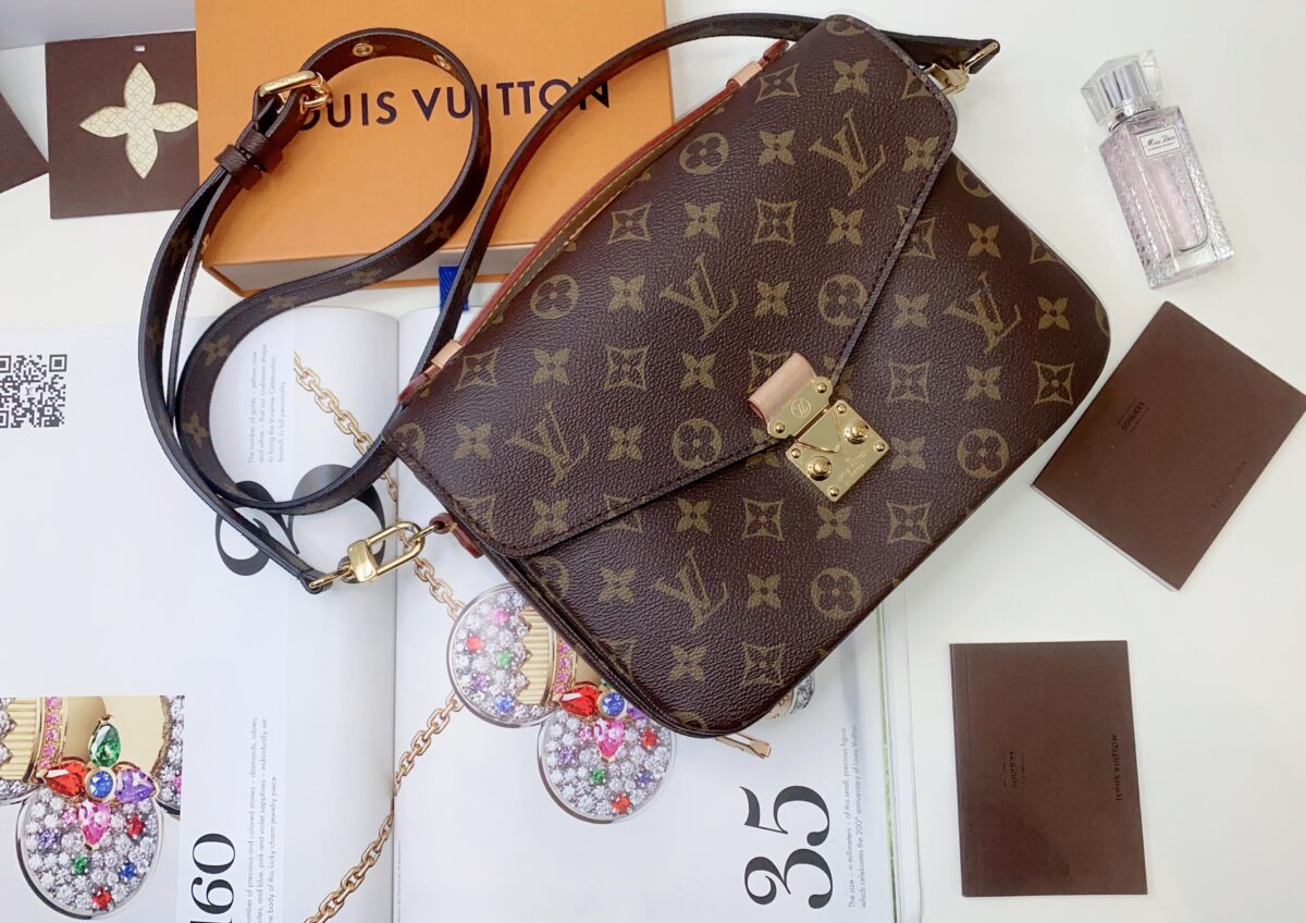 MONOGRAM CANVAS POCHETTE METIS SHOULDER BAG SR2280
