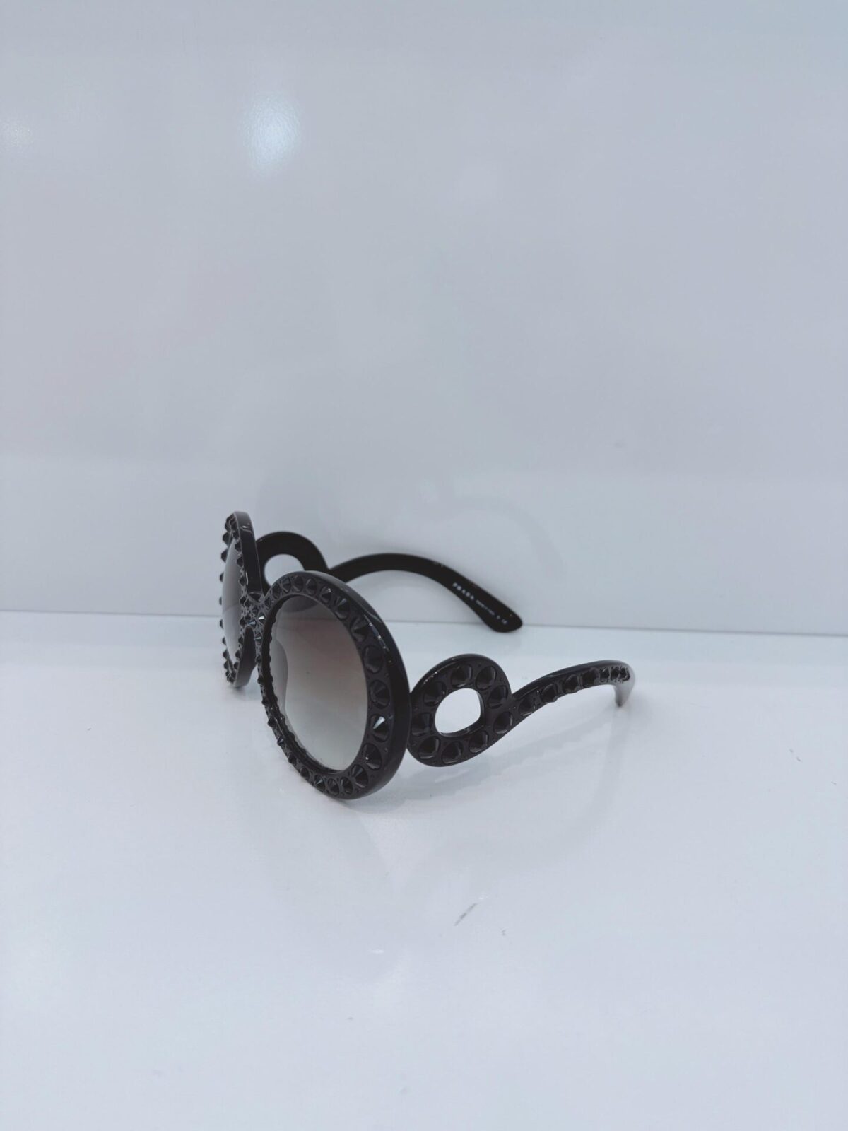 BLACK STUDDED OVERSIZED RUND BAROQUE SPR31P 1AB-0A7 135 2N  SUNGLASSES