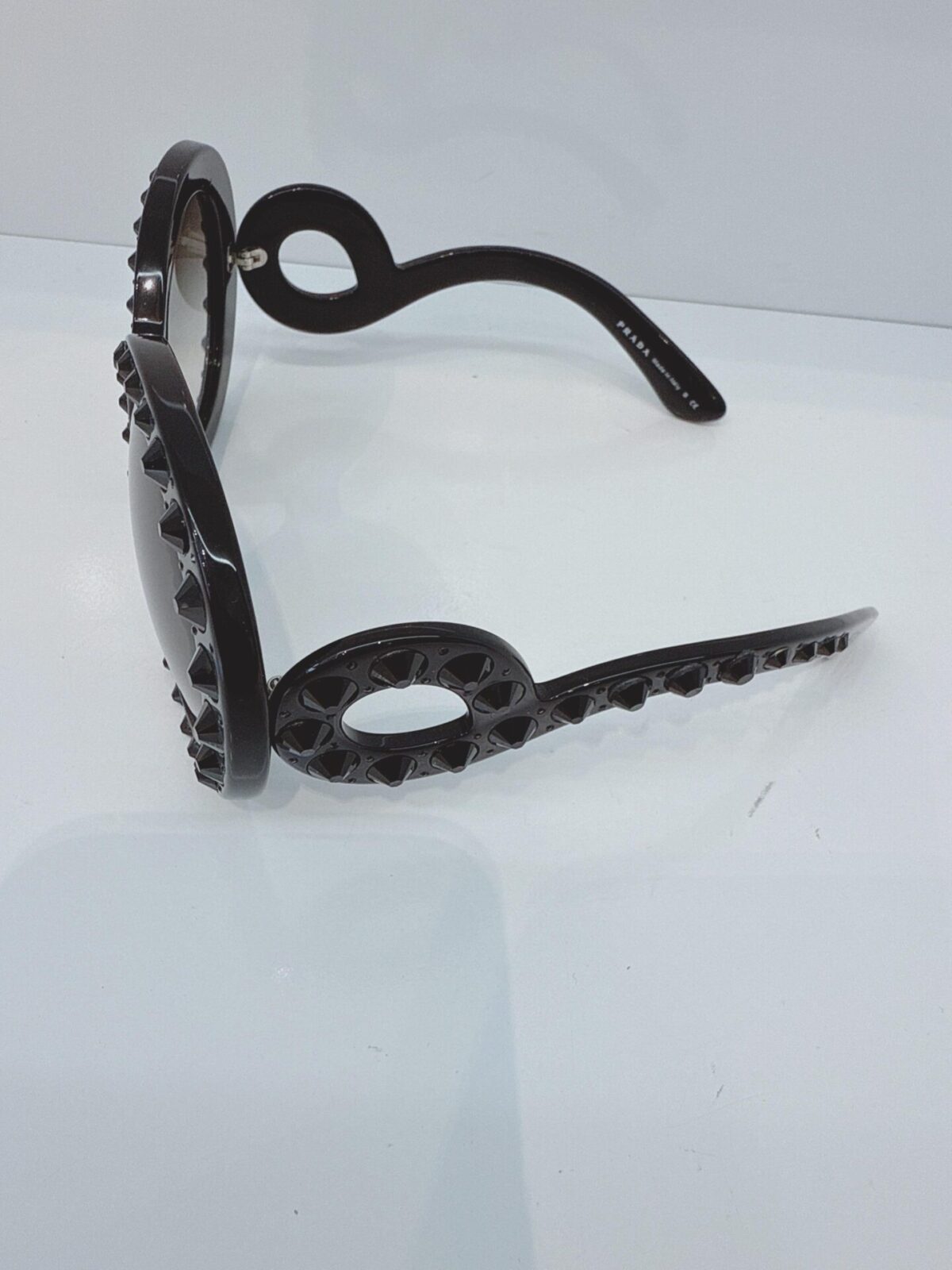 BLACK STUDDED OVERSIZED RUND BAROQUE SPR31P 1AB-0A7 135 2N  SUNGLASSES