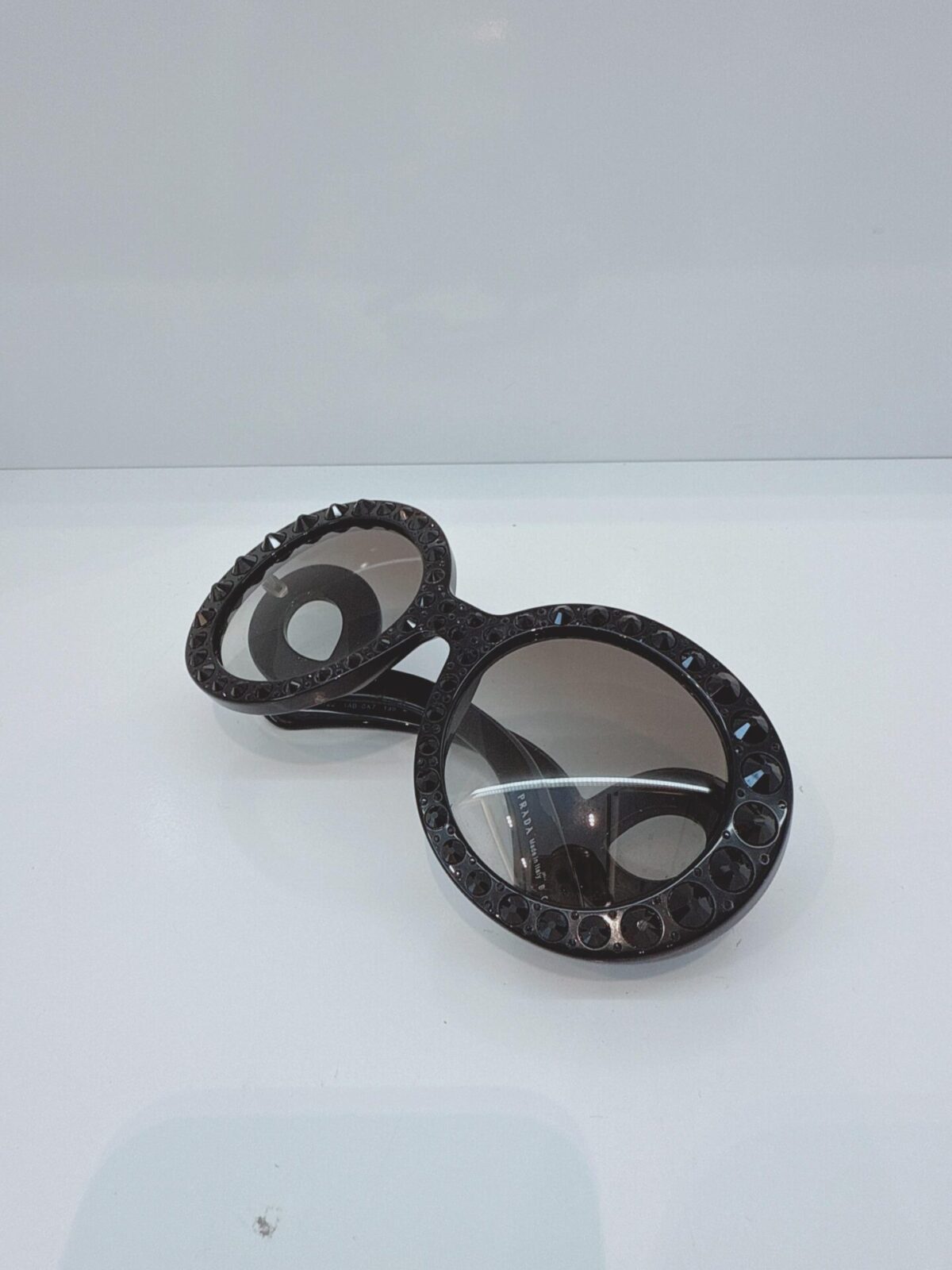BLACK STUDDED OVERSIZED RUND BAROQUE SPR31P 1AB-0A7 135 2N  SUNGLASSES