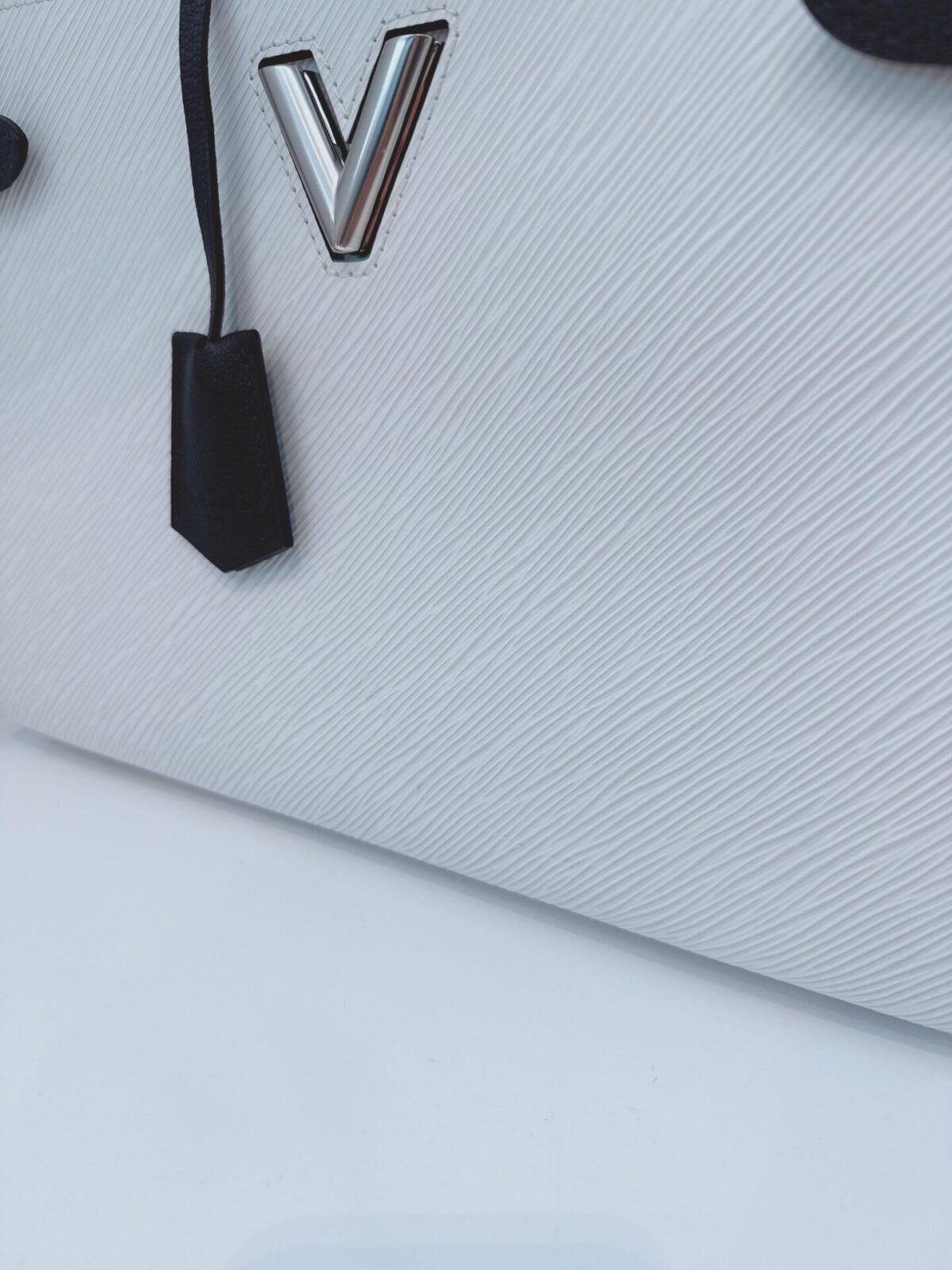 WHITE EPI LEATHER TWIST TOTE BAG